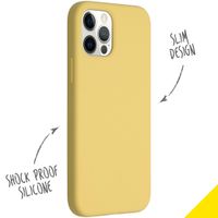 Accezz Liquid Silicone Backcover iPhone 12 (Pro) - Geel