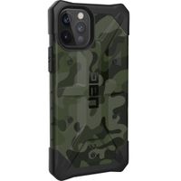 UAG Pathfinder Backcover iPhone 12 (Pro) - Forest Camo