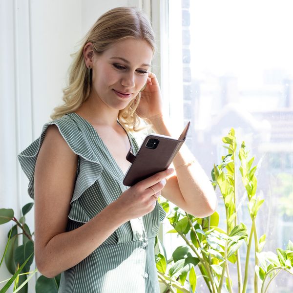 Selencia Echt Lederen Bookcase iPhone Xr - Donkerbruin