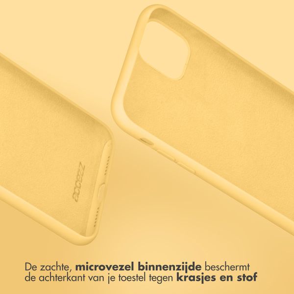 Accezz Liquid Silicone Backcover iPhone 11 - Yellow