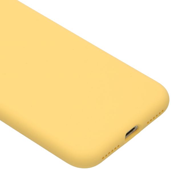 Accezz Liquid Silicone Backcover iPhone SE (2022 / 2020) / 8 / 7 - Yellow