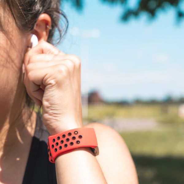 iMoshion Siliconen sport bandje Fitbit Charge 3 / 4 - Rood